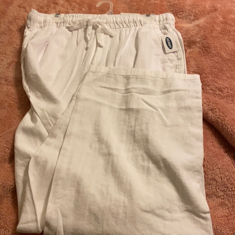 Brand new white wide legged old navy pants. Large. Tags still on